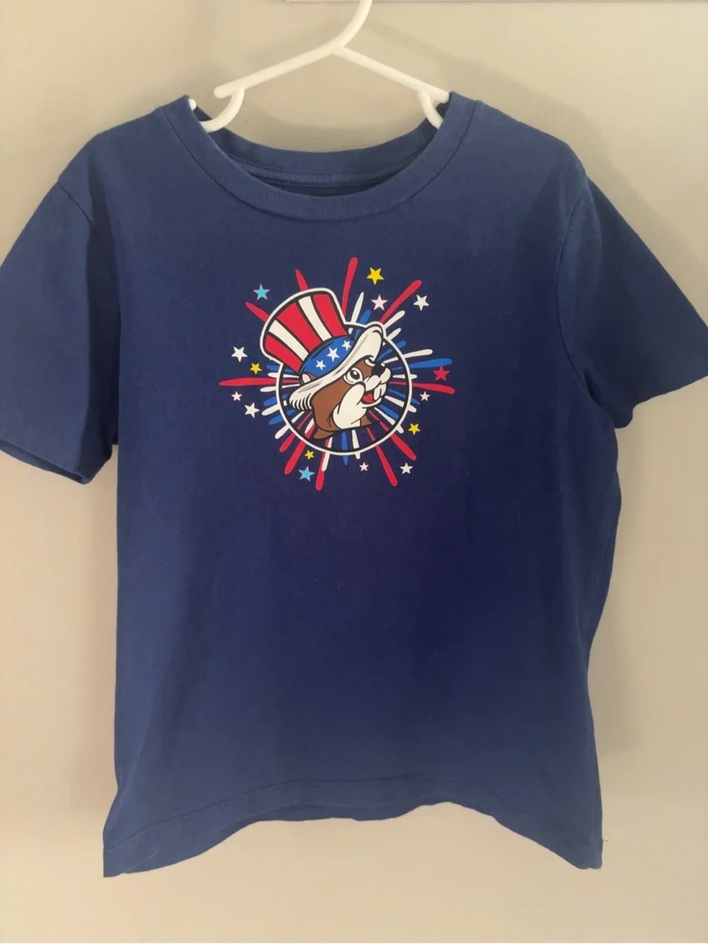 Buc-ee’s Youth Small 2024 Land of the Free Patriotic Graphic Tee Fireworks USA
